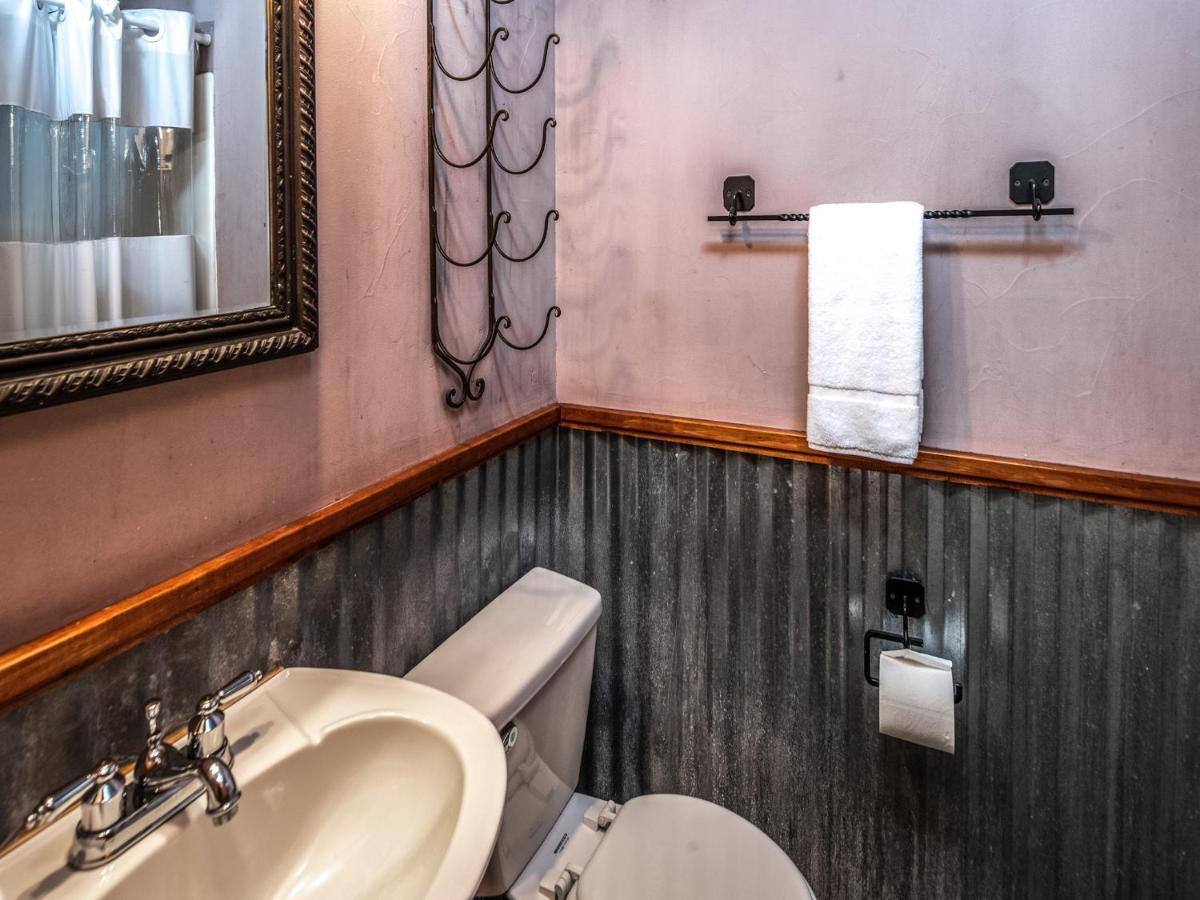 Apache Village Cabinette 13, Queen Bed, Midtown, Sleeps 2 Ruidoso Extérieur photo