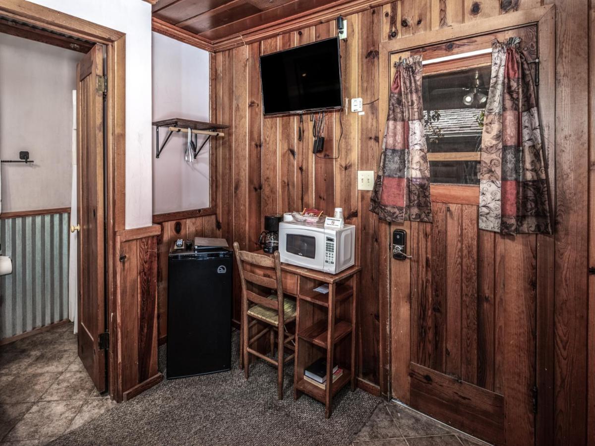 Apache Village Cabinette 13, Queen Bed, Midtown, Sleeps 2 Ruidoso Extérieur photo
