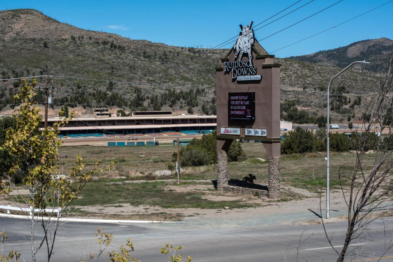 Apache Village Cabinette 13, Queen Bed, Midtown, Sleeps 2 Ruidoso Extérieur photo
