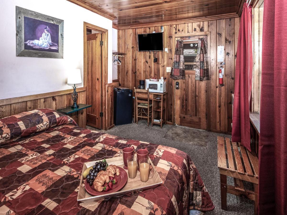 Apache Village Cabinette 13, Queen Bed, Midtown, Sleeps 2 Ruidoso Extérieur photo