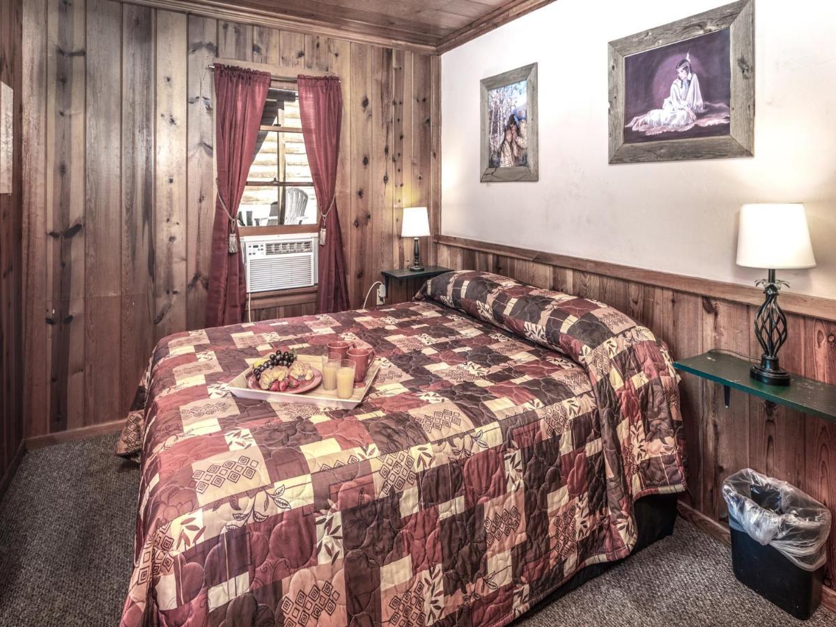 Apache Village Cabinette 13, Queen Bed, Midtown, Sleeps 2 Ruidoso Extérieur photo